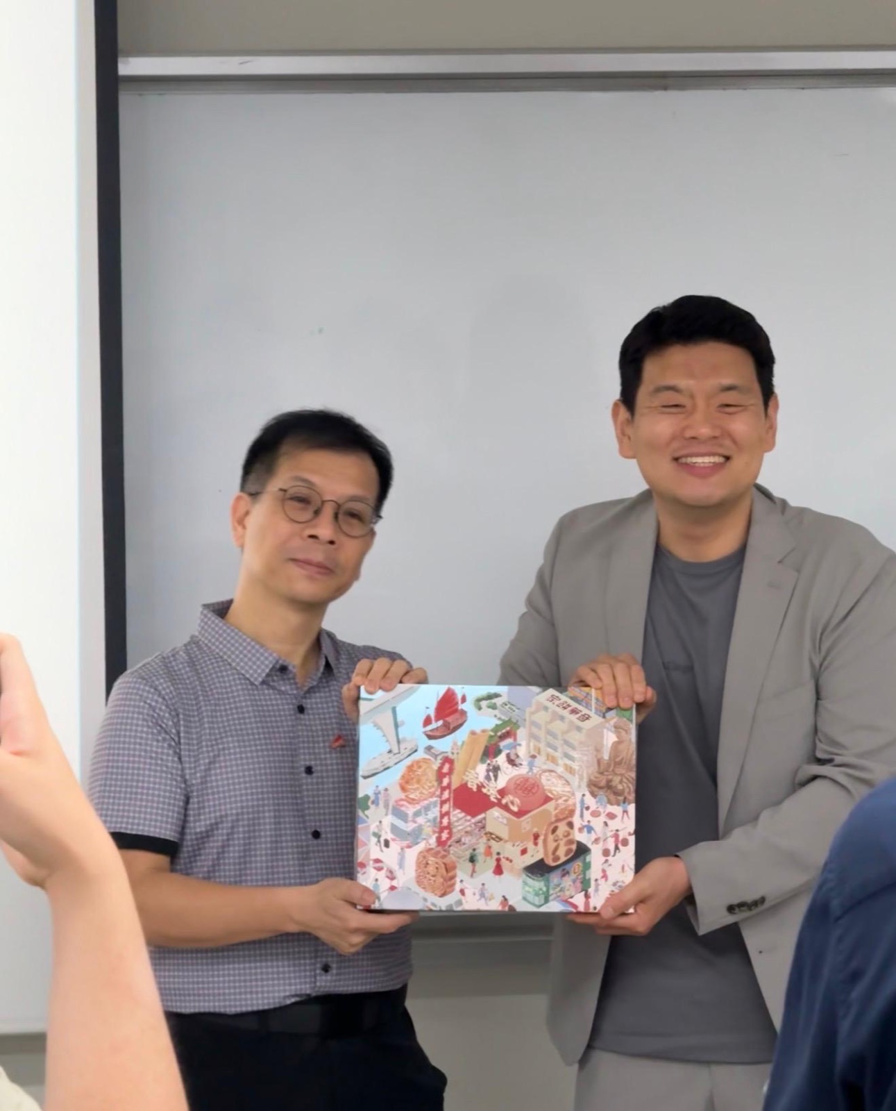 A faculty souvenir exchange, a host receiving a colourful gift box